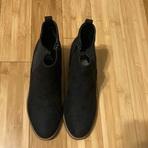 White Mountain Black/Tan Color Women’s Ankle Boots NWOT